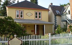 Victoria Falls Guest House Nelson Bc